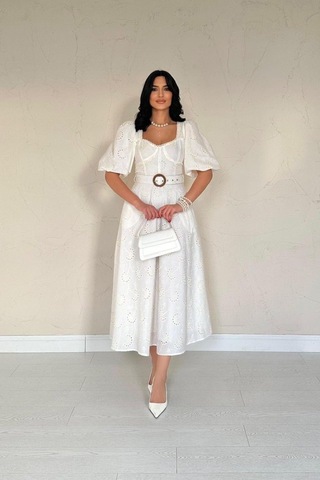 The İstanbul Ekru Göğüs Kup Detaylı Kemerli Brode Elbise Ekru