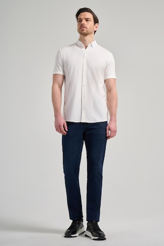 İmza Beyaz Kısa Kol Düz Örme İtalyan Yaka Düğmeli Cepsiz Pamuklu Classic Slim Fit Gömlek 1004250156 600 Beyaz