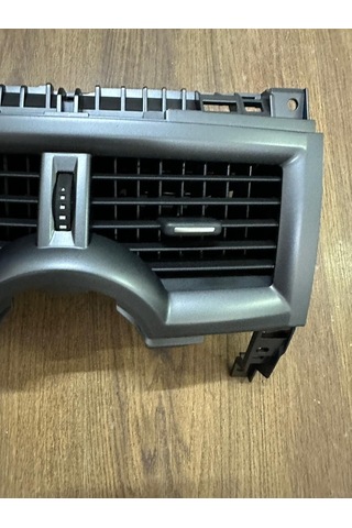 Renault Megane 2 Havalandırma Orta Izgarası 7701062442