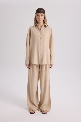 Mai Collection Mai Studios Co. Nunzia Arka Detaylı Bej Oversize Gömlek Pantolon Takım Bej