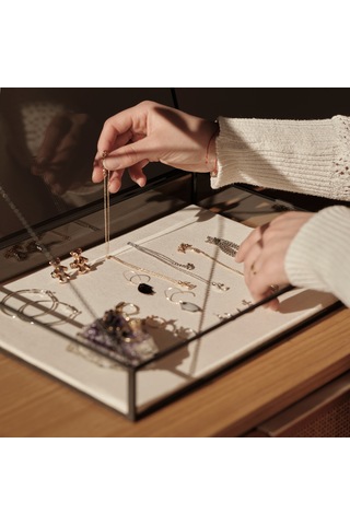Cam Takı Ve Aksesuar Kutusu Keten Tabanlı Siyah 35x25x5cm