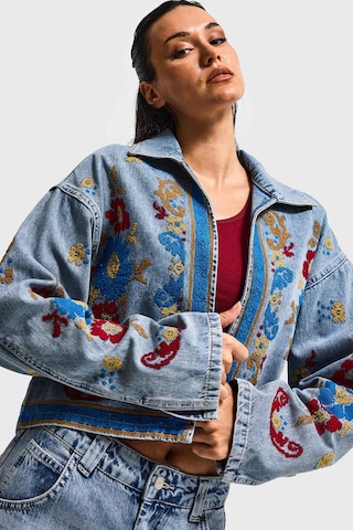it's basic Kadın Kot Rengi 3s6-32 Bol Kesim Özel Nakış Desenli Tasarım Denim Ceket