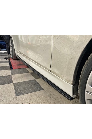 F30 Marşpiyel Alt Lip - Plastik - Parlak Siyah