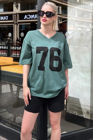 Seeh Yeşil Baskılı V Yaka Oversize Kadın T-shirt Sh270