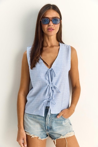Shade Kadın %100 Pamuk Kalın Askılı Önden Bağlama Detaylı Çizgili Peplum Bluz 60282045 - Beyaz-lacivert Çok Renkli