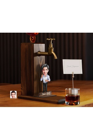 Bk Gift Kişiye Özel Patron Baba Karikatürlü Musluklu Ahşap Viski Standı-1, Viski Çeşmesi, Doğum Günü Hediyesi, İçecek Dispenseri