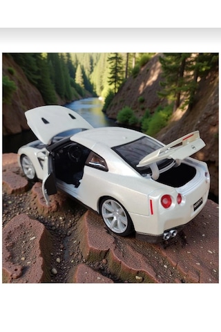 Burago 1:18 2009 Nissan Gt-r R35 Özel Renk Sedefli Beyaz Model Araba