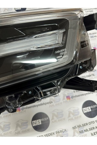 Toyota Hilux Koyu Gri Krom Mercek Tip Sağ Far Lambası 2021-2024
