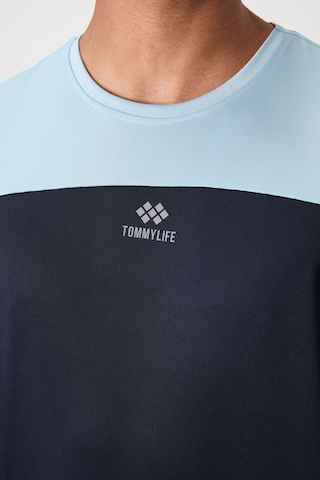 Tommy Life Lacivert Polyester Nefes Alan Dokulu İnce Esnek Standart Fit Erkek Performans T-shirt - 88386 Lacivert
