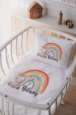 %100 Pamuk Saten Isme Özel Isimli Anne Yanı Beşik Nevresim Takımı Gökkuşağı Ve Unicorn
