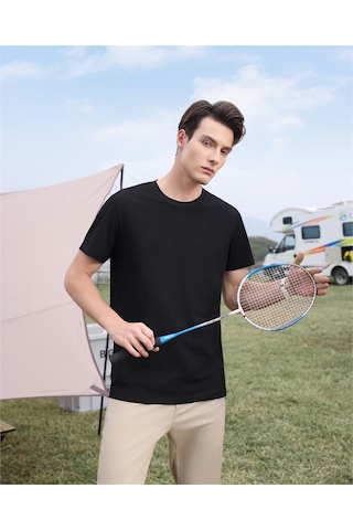 New Performance Premium Basic T-shirt %52,2 Polyester %37,1 Pamuk %3,2 Asetat Lifi %2,6 Dut İpeği %2,5 Keten %2,4 Spandeks Siyah