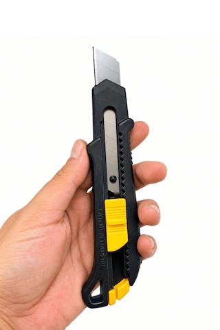 Maket Bıçağı Plastik Falçata 18 Mm Siyah