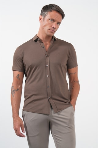 İmza Kahverengi İtalyan Yaka Kısa Kol Cepsiz Slim Fit Pamuklu Gömlek 1004260158 Açık Kahverengi
