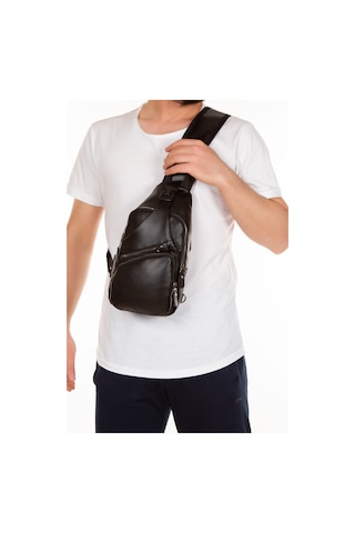 Unisex Siyah Yıkama Deri Göğüs Ve Omuz Çantası Kulaklık Çıkışlı A