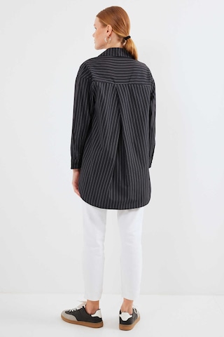 Gabria Tek Cep Arkası Uzun Gömlek Siyah