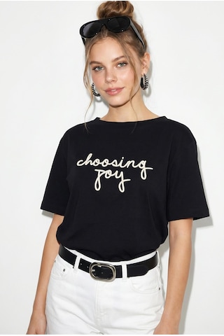 Shade Kadın Nakışlı Yazı İşlemeli Kayık Yaka T-shirt 60382604 - Siyah