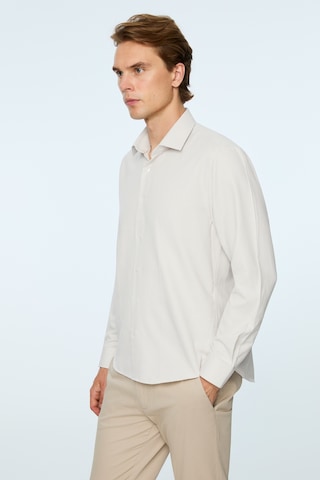 Morven Erkek Bej Polyester Trend Desenli Dynamic Fit Sert Yaka Gömlek 26mc004071653 Bej
