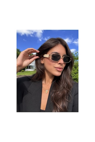 Kadın Güneş Gözlüğü Dikdörtgen Gold Krem Çerçeve Siyah Piercingli Cam Çok Renkli