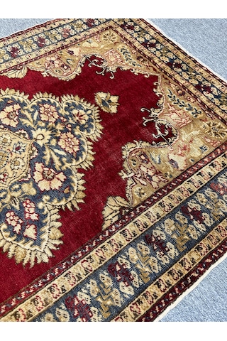 El Dokuması Antika Bürüngüz Halısı 137x195 Kırmızı Göbekli Halı