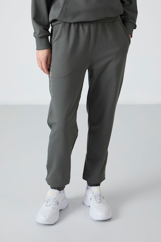 Tommy Life Çağla Kapüşonlu Kanguru Cep Oversize Lastik Paça Kadın Eşofman Takımı - 95288 Çağla