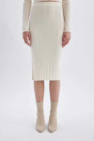 Defacto Coool Slim Fit Dar Kesim Basic Düz Yırtmaçlı Triko Midi Etek A2058AX24AUBG303 Bej