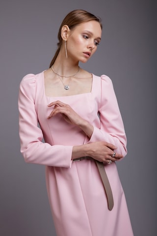 Saade Pembe Kare Yaka Uzun Kol Yırtmaç Detaylı Dokuma Elbise Pembe