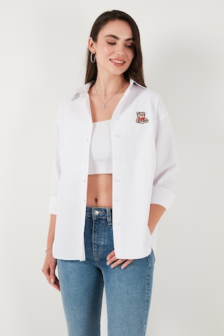 Lela Pamuk Karışımlı Regular Fit Ayıcık Işlemeli Bayan Gömlek 6773106 Beyaz
