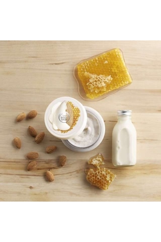 The Body Shop Almond Milk & Honey Arındırıcı Krem Peeling 250ml