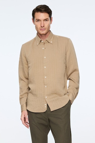 Morven Erkek Bej Liyosel Trend Çizgili Dinamik Fit Düğmeli Yaka Gömlek 26ms004032653 Bej