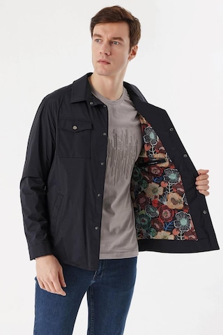 Slim Fit Çıt Çıt Kapamalı Yan Ve Üstten Kapak Cepli Astarlı Ince Baharlık Mont 001