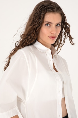 U.s. Polo Assn. Kadın Beyaz Gömlek Desenli 50299459-vr013 Beyaz