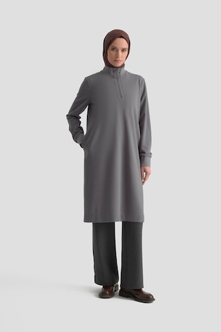 Armine Trend Kolları Ve Yakası Ribanalı Yarım Fermuarlı Crep Tunik Gri 25kt456 Gri