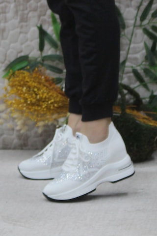 Fort Guja 24k304 Beyaz Taş Detaylı Kalın Taban Sneaker Kadın Ayakkabı 001