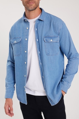 Tudors Erkek Relax Fit Rahat Kesim Spor Yaka Çift Cep Kapaklı Denim Gömlek-37941 Açık Mavi