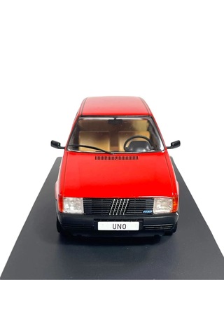 1:24 Whitebox 1983 Fiat Uno