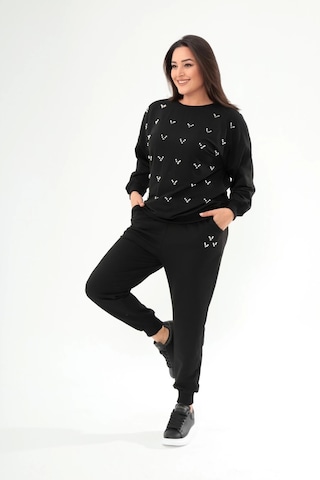 Önü V İncili Takım Siyah