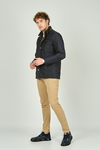 Daynax Erkek Dik Yaka Fermuarlı Ve Çıtçıt Kapamalı Cep Detaylı Mont Kaban 4520 Lacivert Lacivert