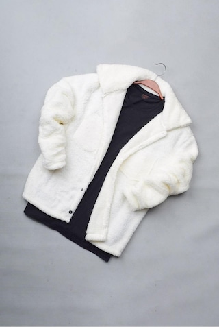 Unisex Ekru Düğme Detaylı Cepli Peluş Ceket Ekru