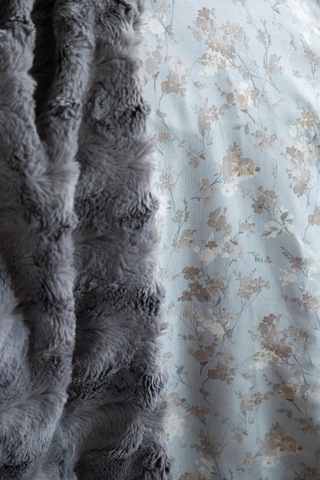 Çift Kişilik Briella Gri Yatak Örtülü Set Gri