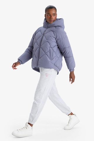 Defacto Defactofit Su İtici Oversize Fit Geniş Kalıp Kapüşonlu Fermuarlı Cepli Şişme Mont E9260ax25aupr492 Mor-pr492