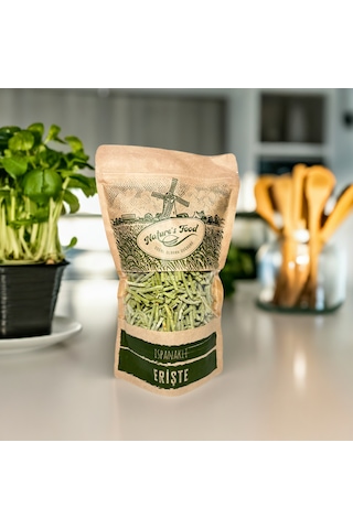 Ispanaklı Erişte 400gr Buğday Unu, Süt, Ispanak Püresi, Yumurta, Irmik, Tuz.