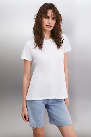 Grimelange Samantha Kadın %100 Organik Pamuklu Comfort Fit Arkası Uzun Basic Örme Beyaz T-shirt