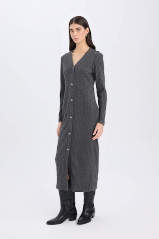 DeFacto Bodycon Vücudu Saran Basic Düz V Yaka Düğmeli Fitilli Kaşkorse Midi Uzun Kollu Elbise B3261AX24WNAR208 Antrasit