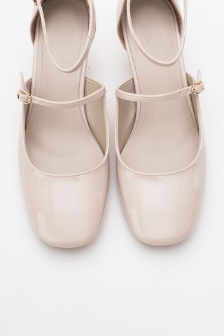 Luvishoes Luvi Shoes Emly Ekru Rugan Küt Burunlu Kadın Kısa Topuklu Ayakkabı Ekru