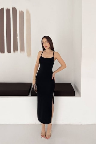 Tarz Cool Kadın Askılı Uzun Elbise Slim Fit Vücuda Oturan Yırtmaçlı Siyah