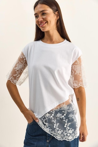 Shade Kadın Bisiklet Yaka Dantel Garnili Asimetrik Kesim Relaxed Fit T-shirt 2225 60286125 - Beyaz