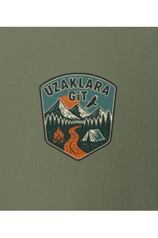 Wildstyle Uzaklara Git Renkli Vintage Dağ Doğa Macera Rozet Baskılı Unisex Bisiklet Yaka Pamuklu Tişört Haki