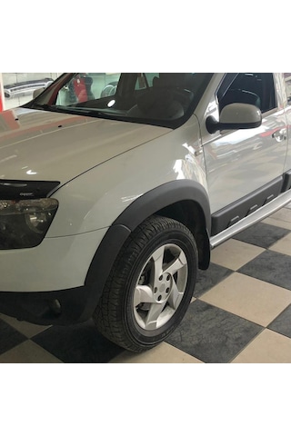 Dacia Duster Çamurluk Dodik 2010-2013 Yılı Arası 8 Parça Siyah