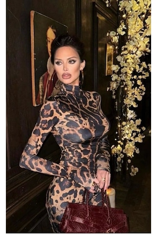 Saklımoda Kadın Yarım Balıkçı Yaka Uzun Kollu Leopar Baskılı Atlas Kumaş Maxi Boy Elbise Leopar