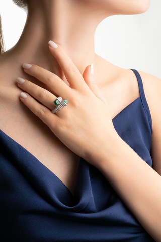 Tanrıça 18 Ayar Beyaz Altın Kaplama Gümüş Tasarım Yüzük Beyaz